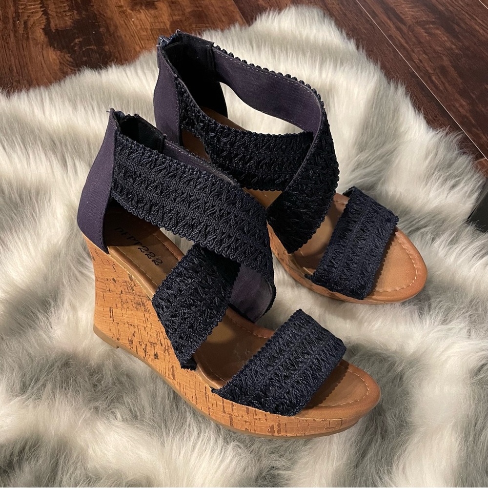 Dept 222 Navy Wedge heels women’s 8